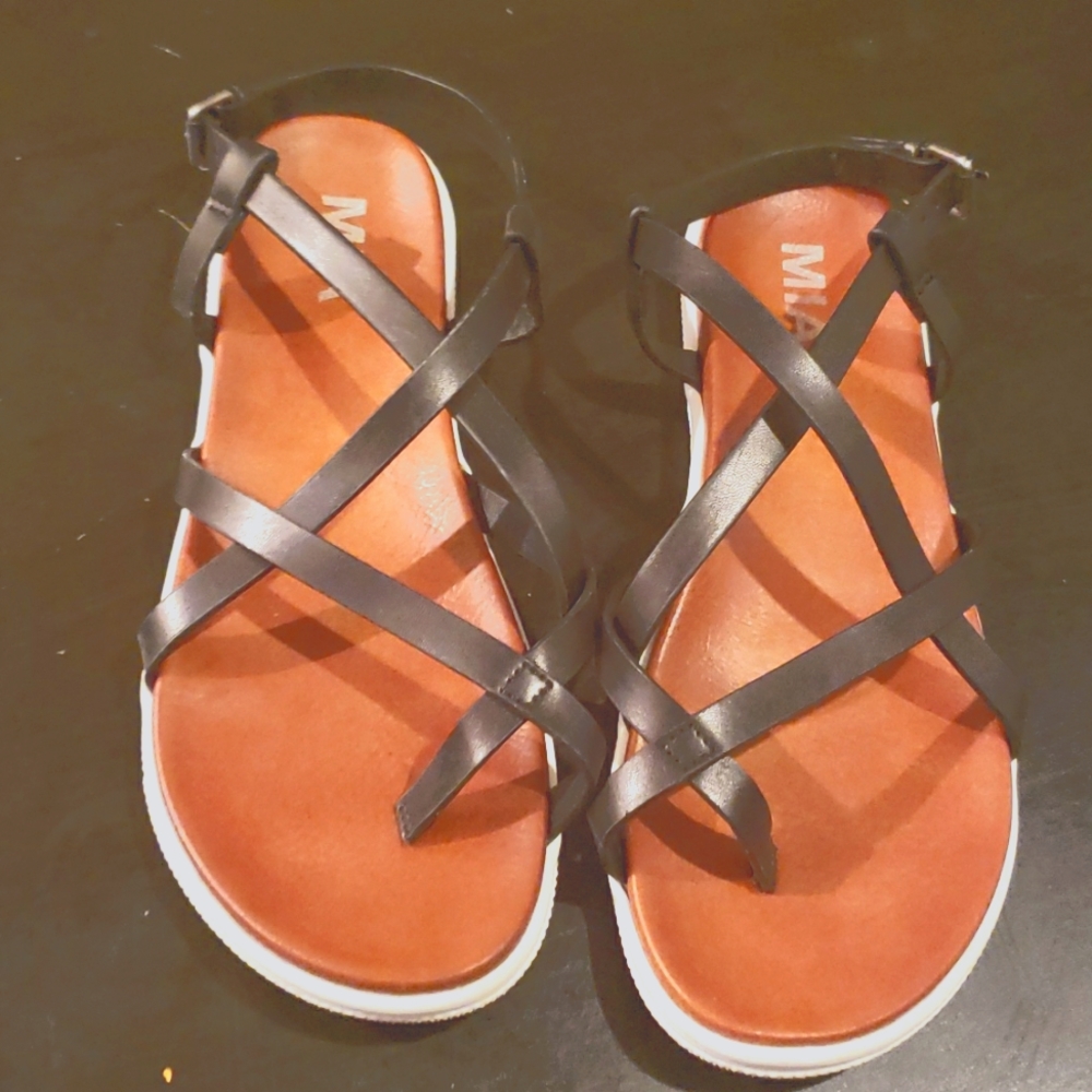 Mia Black Sandals 7.5